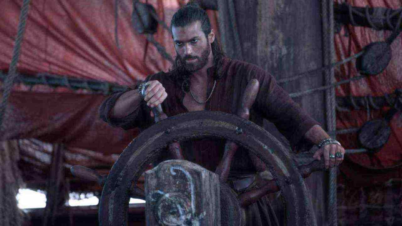 La serie, attualmente in fase di produzione in Spagna, promette di essere un thriller avvincente che coniuga suspense, azione e romanticismo